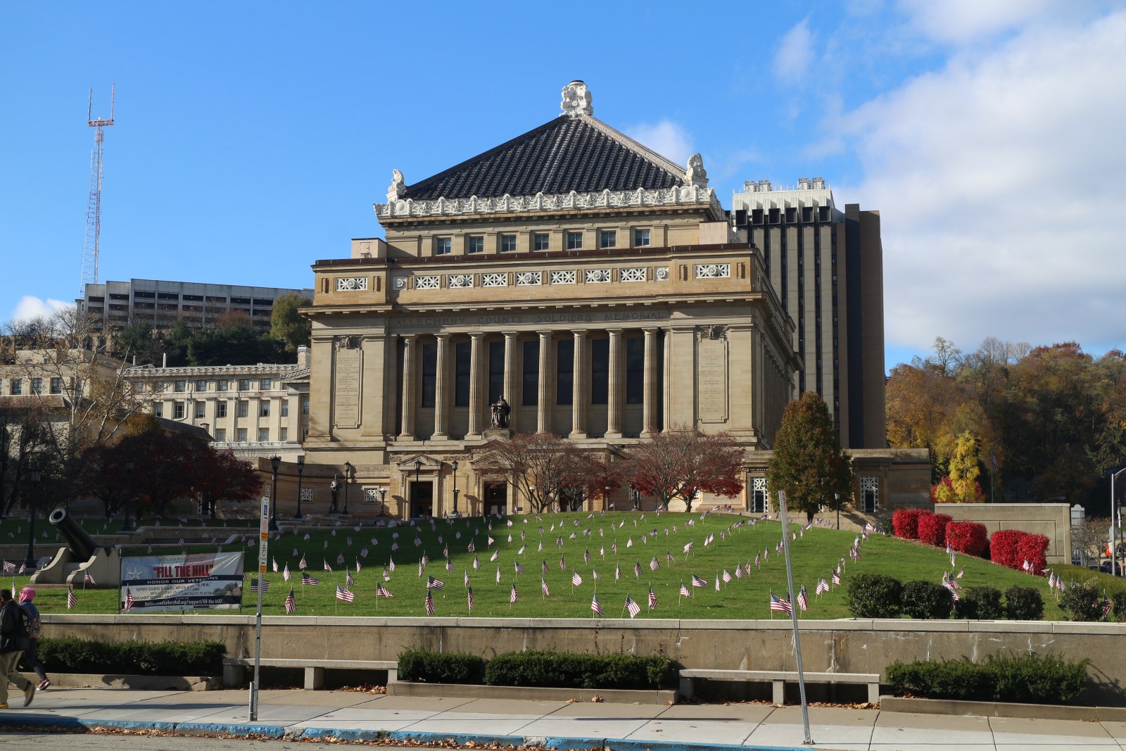 Neoclassical memorial hall in Oakland, Pittsburgh